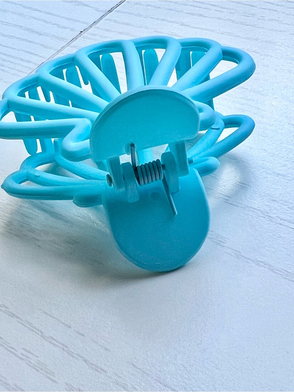 Blue Shell Hair-clip - Picture 2 of 2
